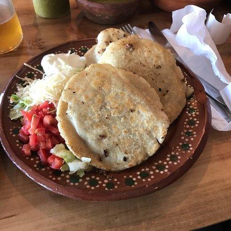 Los Compadres Mexican Grill